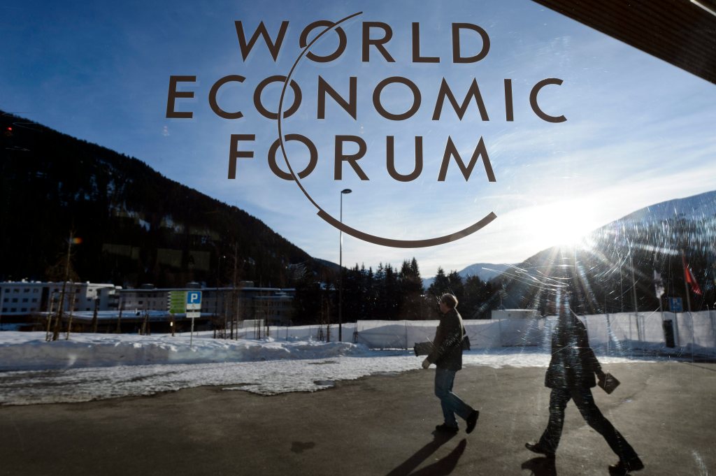 Participants leave the Congress Center the last day of  the 43rd Annual Meeting of the World Economic Forum, WEF, in Davos, Switzerland, Saturday, Jan. 26, 2013. (AP Photo/Keystone/Laurent Gillieron)
